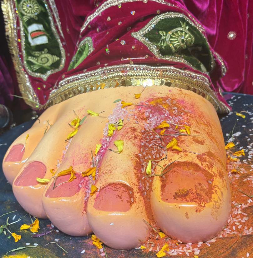 Lalbaugcha Raja Feet touch I Charan Sparsh