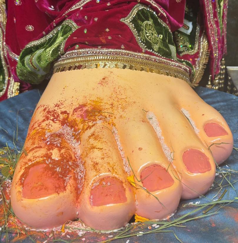 Lalbaugcha Raja Feet touch I Charan Sparsh